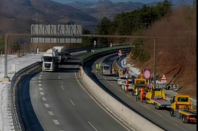 nesreča, vipavska hitra cesta | Foto DARS