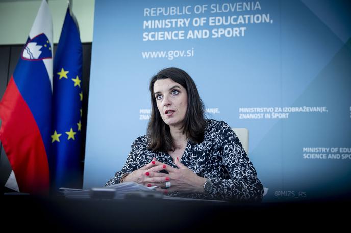 dr. Simona Kustec, ministrica za izobraževanje, znanost in šport | Na spletni strani ministrstva za izobraževanje, znanost in šport so pripravili izpis vseh plač zaposlenih v vzgoji in izobraževanju po sistemu ISPAP ministrstva za javno upravo. | Foto Ana Kovač