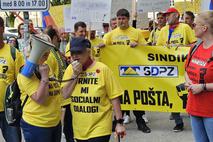 Protestni shod Sindikata delavcev pošte in zvez zaposlenih na Pošti Slovenije.
