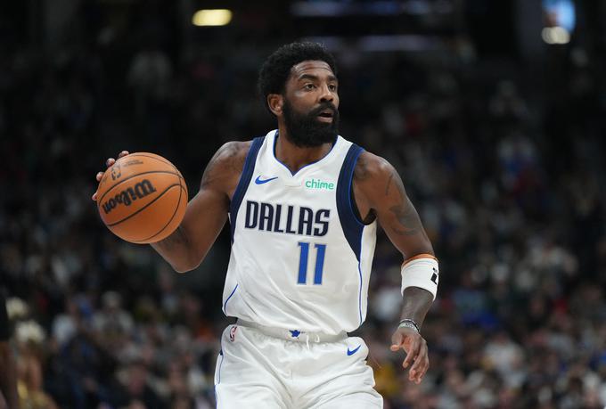 Kyrie Irving je s 43 točkami postavil strelski rekord sezone. Toliko točk ni na eni tekmi dosegel še nihče izmed njegovih soigralcev, tudi Luka Dončić. Iz igre je metal 17/22. | Foto: Reuters