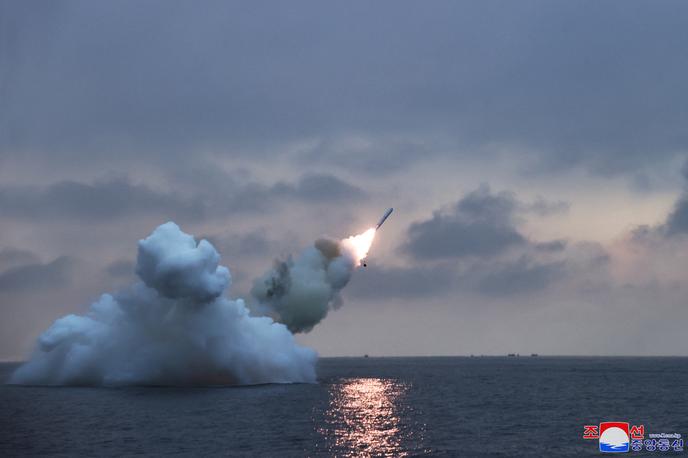 Severna Koreja, izstrelitev rakete | Severna Koreja je po lastnih navedbah že večkrat testirala hiperzvočne rakete, ki jih je zaradi hitrosti težko prestreči. | Foto Reuters