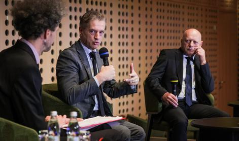 Golob o izzivih javne uprave: Štejejo vodje in medosebni odnosi