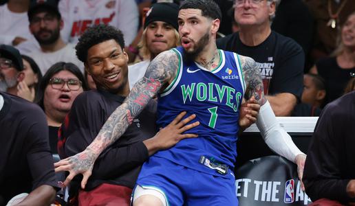 Bizarno dogajanje v ligi NBA, navijači se čudijo in smejijo sodnikom
