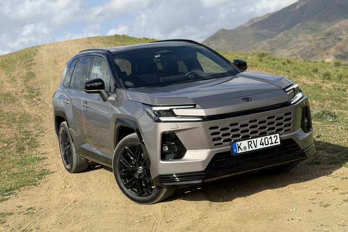 Prvič za volanom nove toyote RAV4: ker je globalni prvak, evolucija brez revolucije