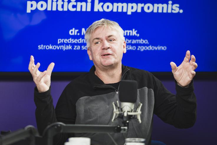 Kot predsednik odbora za obrambo poudarja, da se je v treh letih naredilo ogromno, od modernizacije do opreme. Spominja, da je bil odbor eden redkih, kjer ni bilo velikega nasprotovanja, kar je omogočilo premične projekte, ki so stali desetletja. | Foto: Bojan Puhek