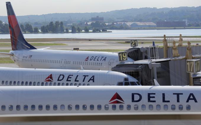 Medtem ko evropske letalske prevoznike uredba EU 261 zavezuje tudi pri poletih iz ZDA (in vseh preostalih zunajevropskih letališč) na katerokoli izmed evropskih letališč, za ameriške (in vse neevropske) letalske družbe, kot je Delta, na istih relacijah omenjena uredba ne velja. | Foto: Reuters