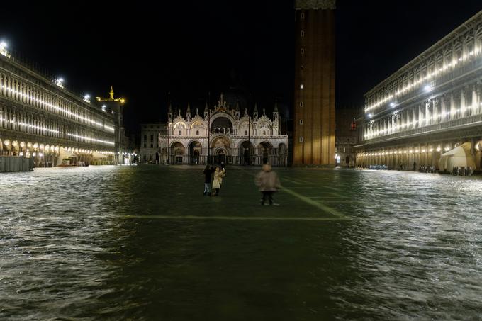 Narasla voda je poškodovala tudi znamenito Baziliko svetega Marka. | Foto: Reuters