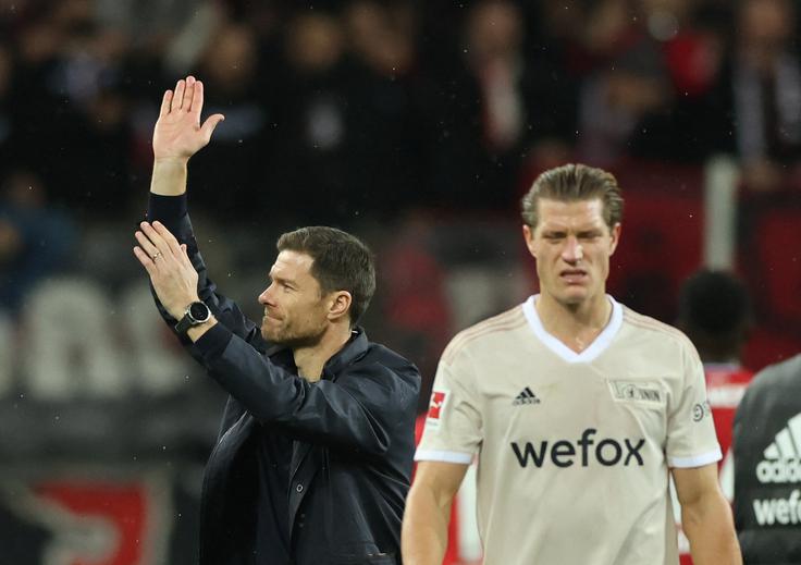 Trener Bayerja Xabi Alonso je "pomagal" Bayernu do prvega mesta. | Foto: Reuters
