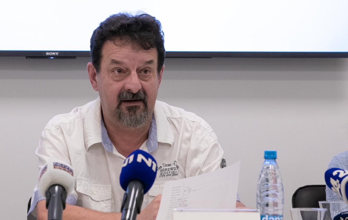 Damijan Perne | "Moja želja je, da se stvari umirijo in postavijo nazaj na mesto," je dejal novi generalni direktor Univerzitetne psihiatrične klinike Ljubljana Damijan Perne glede komunikacije z mediji. Zavezal se je, da bodo na kliniki v prihodnje skrbeli za to, da bo vse po pravilih stroke in etike. | Foto STA