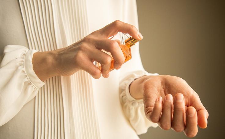 Razlog za neobstojnost vašega parfuma je lahko suha koža. | Foto: Shutterstock