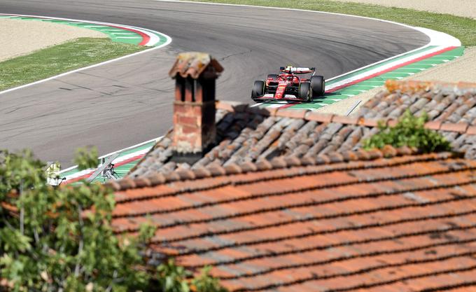 Carlos Sainz na prostih treningih ni bil tako hiter kot Charles Leclerc. | Foto: Reuters
