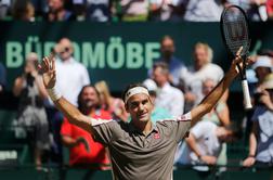 Federer do jubilejne desete zmage v Halleju