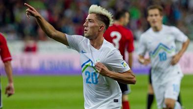 Kampl in Handanović junaka: Slovenija ostaja v igri