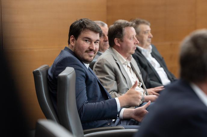 Luka Simonič | V uspeh strank koalicije na referendumih Simonič ne dvomi, nameravajo pa jih izvesti na "superreferndumski dan", torej hkrati z izrekanjem volivcev o zakonu o parlamentarni preiskavi, ki bo 11. oktobra. | Foto STA