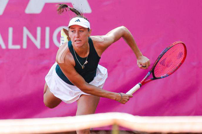 Kaja Juvan | Kaja Juvan se je brez težav uvrstila v drugi krog domačega turnirja WTA 125 Zavarovalnica Sava Open v Ljubljani. | Foto Aleš Fevžer