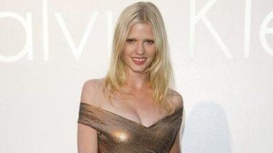 Čutna Lara Stone za Calvin Klein
