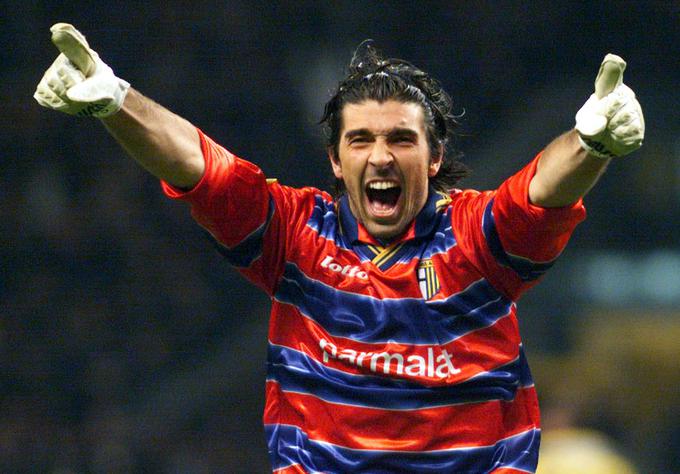 S Parmo je leta 1999 osvojil kar tri lovorike. Italijanski pokal, pokal Uefa in italijanski superpokal. | Foto: Reuters