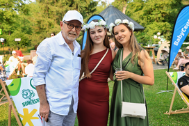 Lady piknik pod klobuki