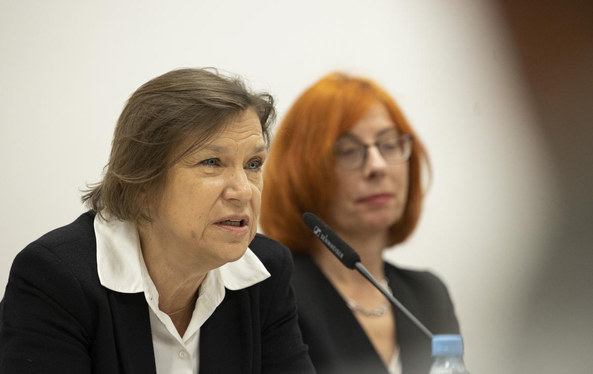 Janja Ocvirk | Poseben izziv pri rakih prebavil je, da nimajo specifičnih simptomov. Med njimi so oteženo požiranje, napihnjenost, nagla izguba telesne teže, spremembe pri odvajanju blata in podobno. Vendar ljudje tega večinoma ne povezujejo z rakom. "Pri raku trebušne slinavke je na primer pogosta bolečina v hrbtu," opozarja Janja Ocvirk, strokovna direktorica Onkološkega inštituta Ljubljana.  | Foto STA