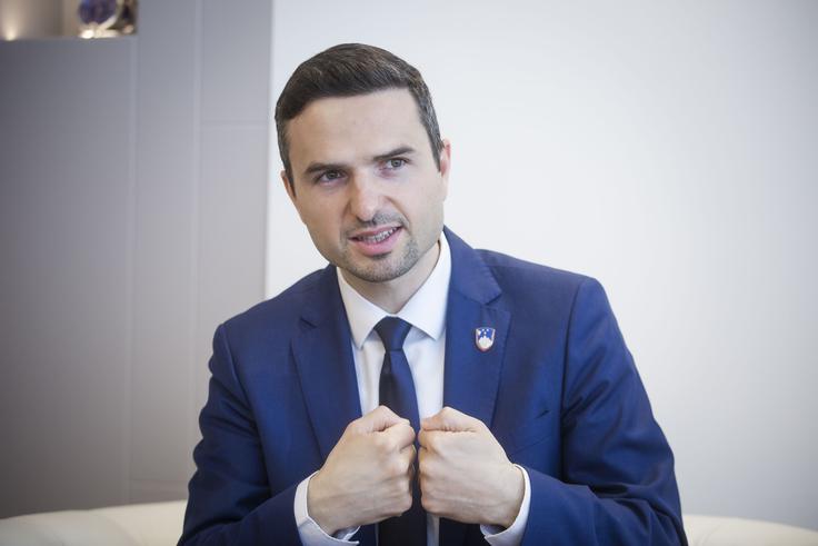 "Ker smo člani Nata, se nam nekaj podobnega, kot se dogaja Ukrajini, ne more zgoditi. Naši zavezniki so zavezani, da nas bodo v primeru napada branili z vsemi sredstvi." | Foto: Bojan Puhek