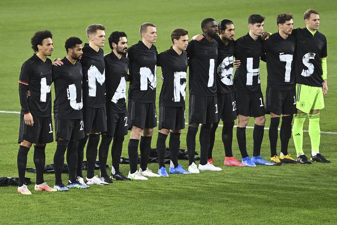 Nemški nogometaši so majice s pomenljivim sporočilom izdelali sami. | Foto: Guliverimage/Vladimir Fedorenko