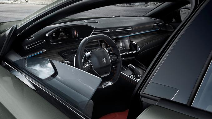 K izpopolnjenemu paketu i-cockpit spadajo funkcija driver sport, odzivnost stopalke za plin in volana, zvočni ambient, senzor kakovosti zraka z antialergenim filtrom … | Foto: Peugeot