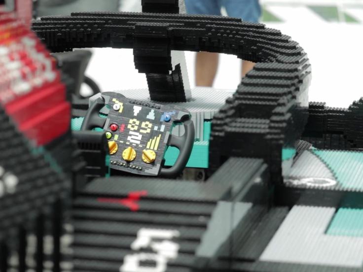 Lego replika dirkalnika Mercedes-AMG F1 W15 | Foto: STA