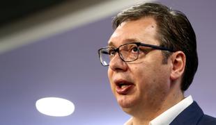 Vučić vendarle ne bo zaprl Beograda. Uvajajo strožje ukrepe. 
