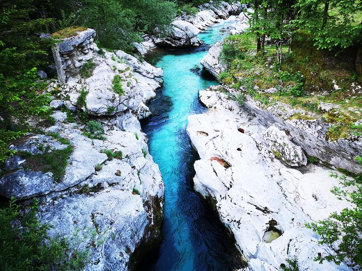 Ob vožnji skozi Trento se je smiselno tudi ustaviti in uživati nekaj minut ob pogledu na Sočo. | Foto: Gregor Pavšič