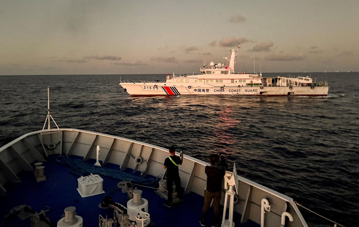 Kitajska ladja | V zadnjih mesecih so pogoste konfrontacije med mornaricama Filipinov in Kitajske, med drugim je bilo tudi več trčenj med plovili. | Foto Reuters