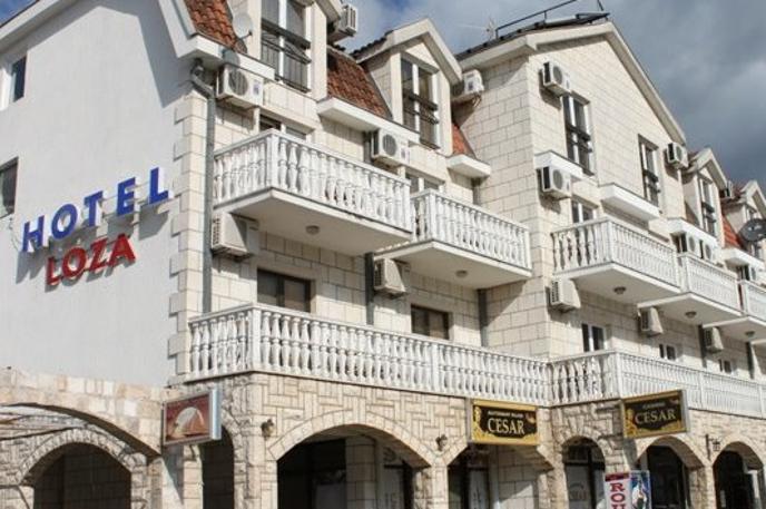 Hotel Loza, Budva | V hotelu, ki so ga pristojni že večkrat zaprli, so sedemkrat nezakonito odstranili plombe.  | Foto Facebook