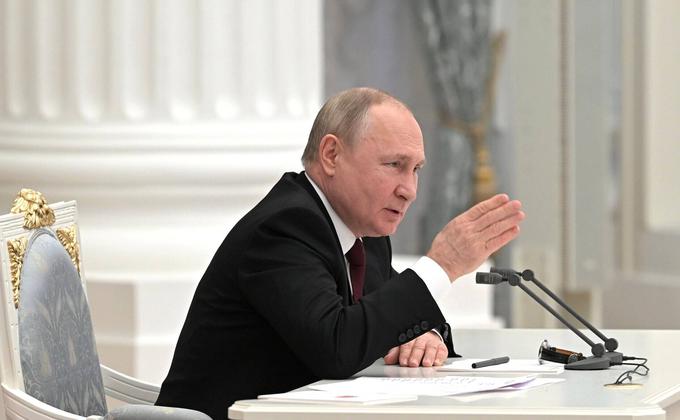 Vladimirju Putinu je zelo pomembno, da državljani Rusije ne vedo, kaj se v resnici dogaja v Ukrajini. Pri starejših demografskih skupinah mu prikrivanje resnice s pomočjo medijev tudi precej dobro uspeva. | Foto: Guliverimage/Vladimir Fedorenko
