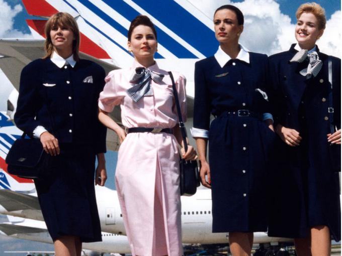 Ob deseti obletnici letala Concorde leta 1985 je kabinsko osebje vseh letal družbe Air France dobilo nove uniforme, ki jih je obikovala francoska modna hiša Nina Ricci, imenovana po takrat že pokojni francoski oblikovalki italijanskega rodu. | Foto: Air France