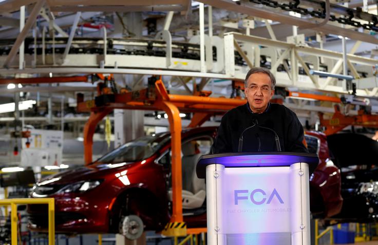 Marchionne upa, da skorajšnja menjava ameriškega predsednika v tem primeru ne bo igrala vloge. "Očitno je moral nekdo pri EPA zapreti dosje, preden pride nova vlada," je dejal. | Foto: Reuters
