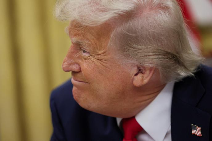 Trump, carine | "Carine delajo Ameriko spet veliko in bogato. Pred letom dni je bila Amerika mrtva država, zdaj je najbolj vroča kjerkoli na svetu," je Trump objavil na svojem družbenem omrežju Truth Social. | Foto Reuters