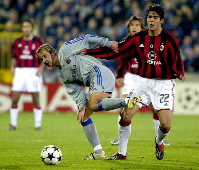 Nastja Čeh je v bogati karieri zaigral tudi na največjih klubskih tekmovanjih. Tako se je pomeril tudi z zvezdnikom AC Milana Kakajem. | Foto: Reuters