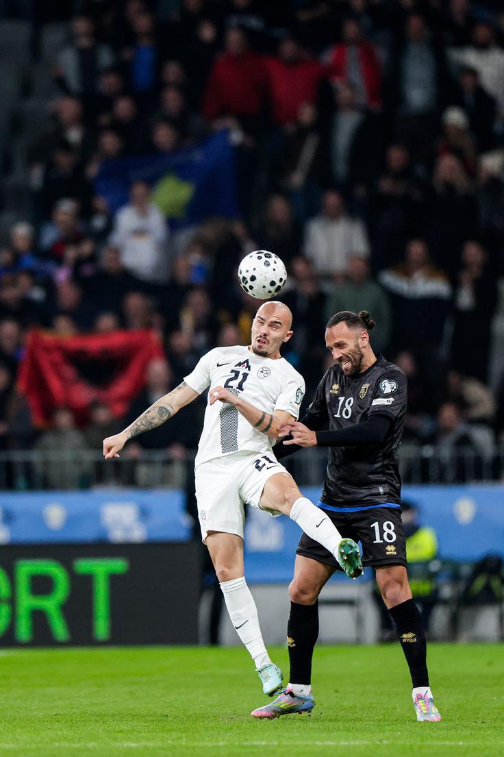 V Stožice je pripotovalo ogromno navijačev Kosova tudi iz sosednjih držav. | Foto: Aleš Fevžer