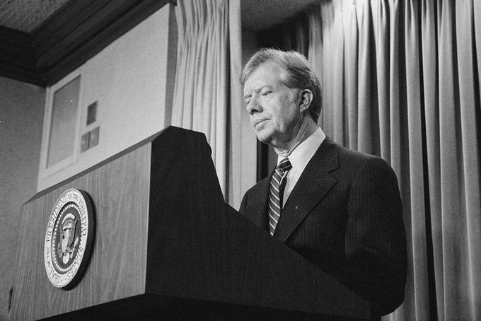 Jimmy Carter leta 1980 ob oznanilu, da uvaja sankcije zoper Iran, ker je ta zajel ameriške talce. | Foto: Reuters