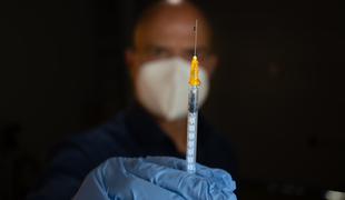 Močan pritisk v ZDA: od Bidna zahtevajo obvezno cepljenje javnih uslužbencev