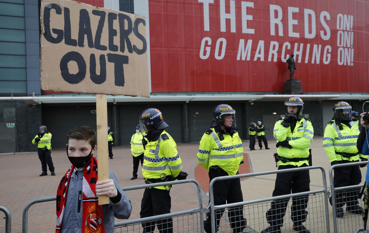Manchester United Navijači Old Trafford | Družina Glazer ni preveč priljubljena v očeh navijačev Manchester Uniteda.  | Foto Reuters