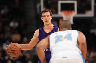 Dragić postal vodja, Kalifornija postaja košarkarsko središče