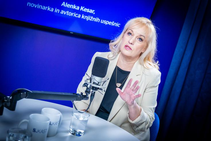 Alenka Kesar je novinarka in pisateljica, njena najnovejša knjiga je Še znam vrteti pedale. | Foto: Gaja Hanuna