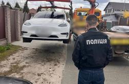 V hišnih preiskavah pri vojaških uslužbencih zasegli tesle in gotovino