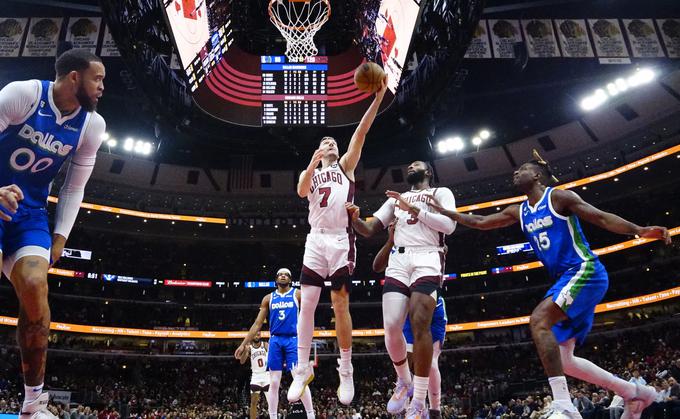 Goran Dragić je v 16 minutah dosegel 14 točk. Ko je bil na parketu, je bil Chicago boljši od gostov iz Teksasa za +18. | Foto: Reuters