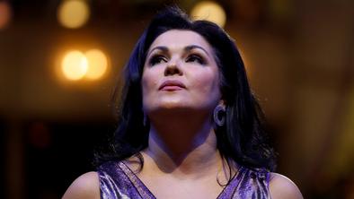 Slovita sopranistka Ana Netrebko hospitalizirana po okužbi s koronavirusom