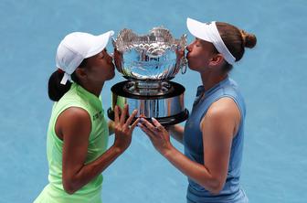 Mertens in Zhang slavili v ženskih dvojicah v Melbournu, Harrison in Skupski v moških