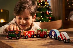 Lesene igrače, ki spodbujajo domišljijo, samozavest in veščine za življenje