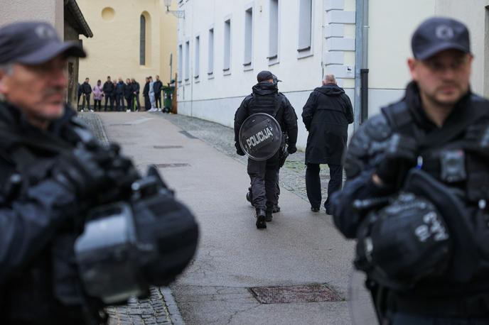 Policija | Policija pravi, da je bil osumljenec obravnavan za kazniva dejanja v času, ko je bil mladoletna oseba.V Novem mestu že posebna policijska enota. | Foto STA