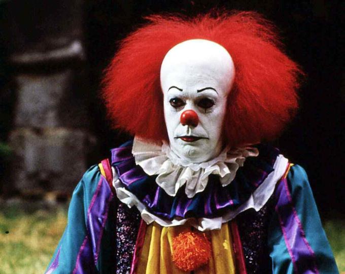 Tim Curry kot morilski klovn Pennywise v grozljivki Tisto (It) iz leta 1990 | Foto: Guliverimage/Vladimir Fedorenko