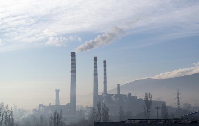 Neugodne zimske vremenske razmere, kot sta brezvetrje in daljše obdobje brez padavin, lahko povzročita povišane ravni škodljivih delcev v zraku. | Foto: Shutterstock